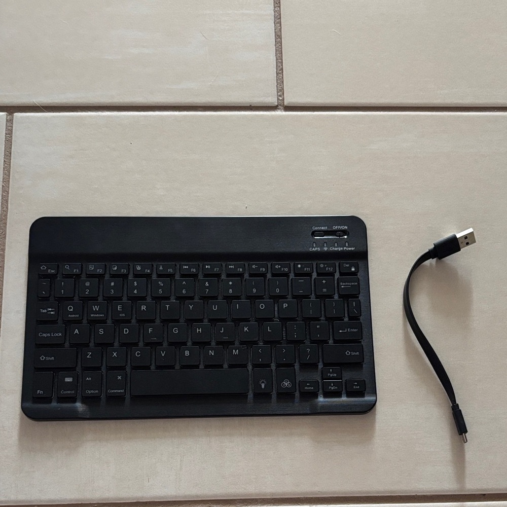 Bluetooth Rechargeable Keyboard for iPad
